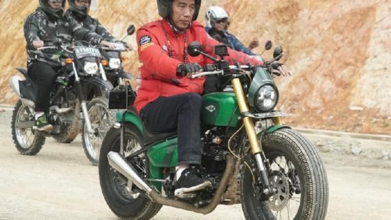 Cari Sensasi lain, Presiden Jokowi Kendarai Kawasaki W175 Custom di Nunukan
